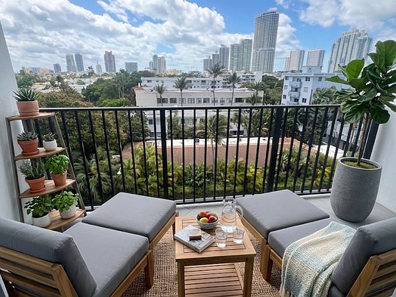 4th image of 1000 Michigan Ave APT 607
