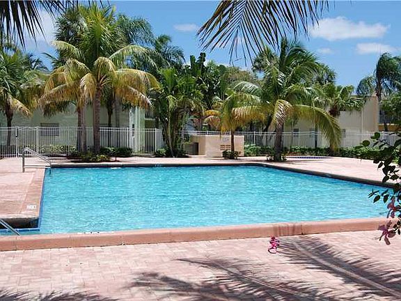 3rd image of 409 Executive Center Dr APT 211