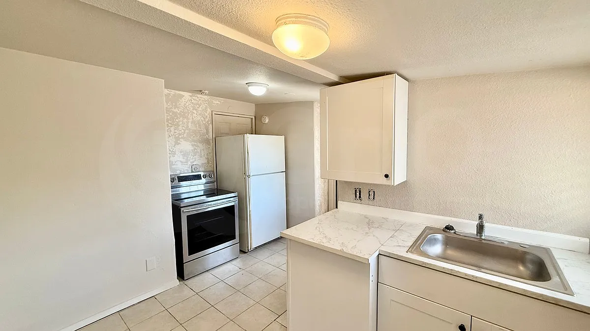 Studio, 1.0 bath, 347 sqft, $750 — Photo 3