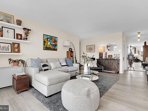 5th image of 10401 Grosvenor Pl APT 721