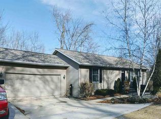 N4959 Woodlawn Ter, Poynette, WI 53955