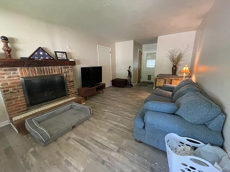 1913 Indian Trail Dr — Photo 3