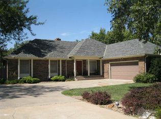 735 Park Ln, Moundridge, KS 67107