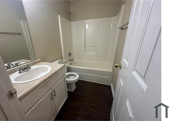 4 bed, 1818 sqft, $3,900 — Photo 4