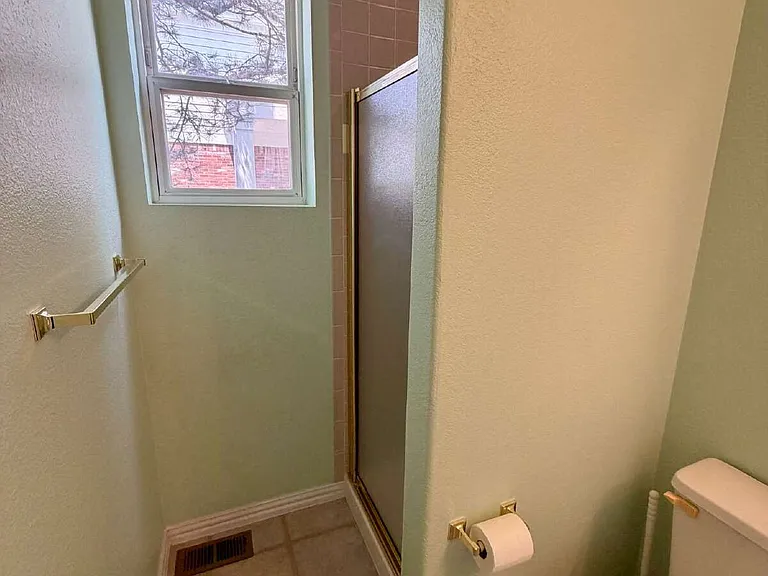 1011 S Valentia St #104 — Photo 11