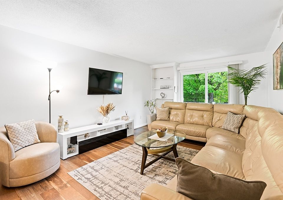 1st image of 176 Maple Ave APT 1-26