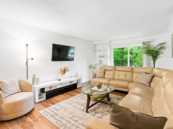 176 Maple Ave APT 1-26, Rutland, MA 01543