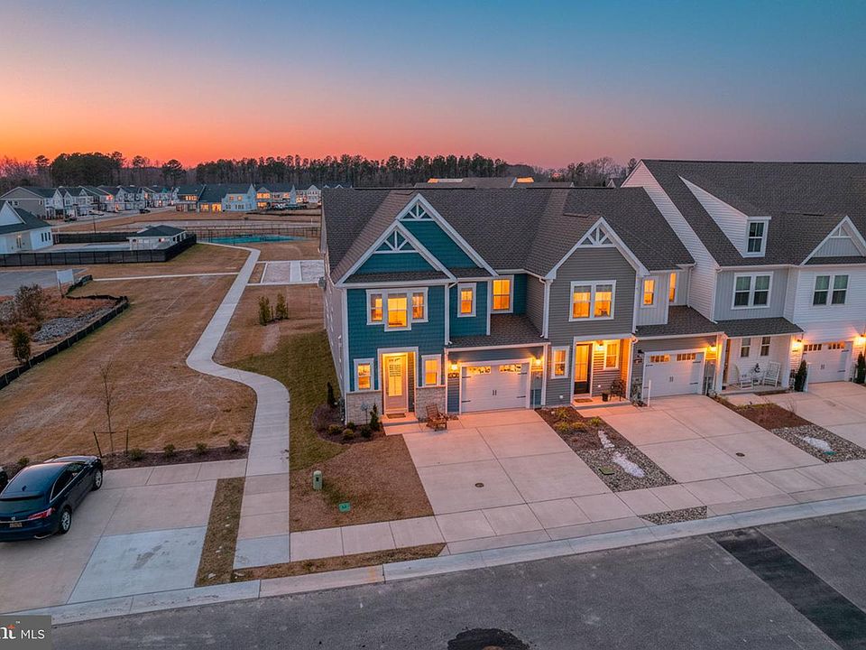 1st image of 266 Exeter St