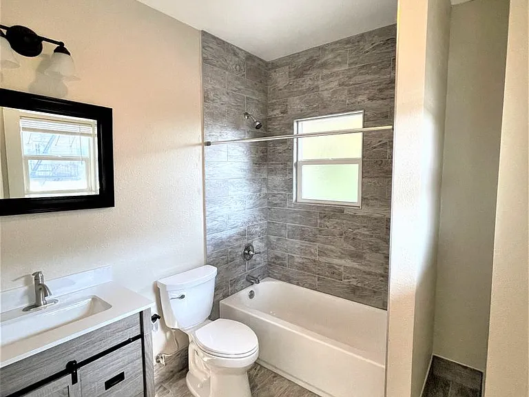 1804 NE 14th Ave #&-1407 — Photo 7