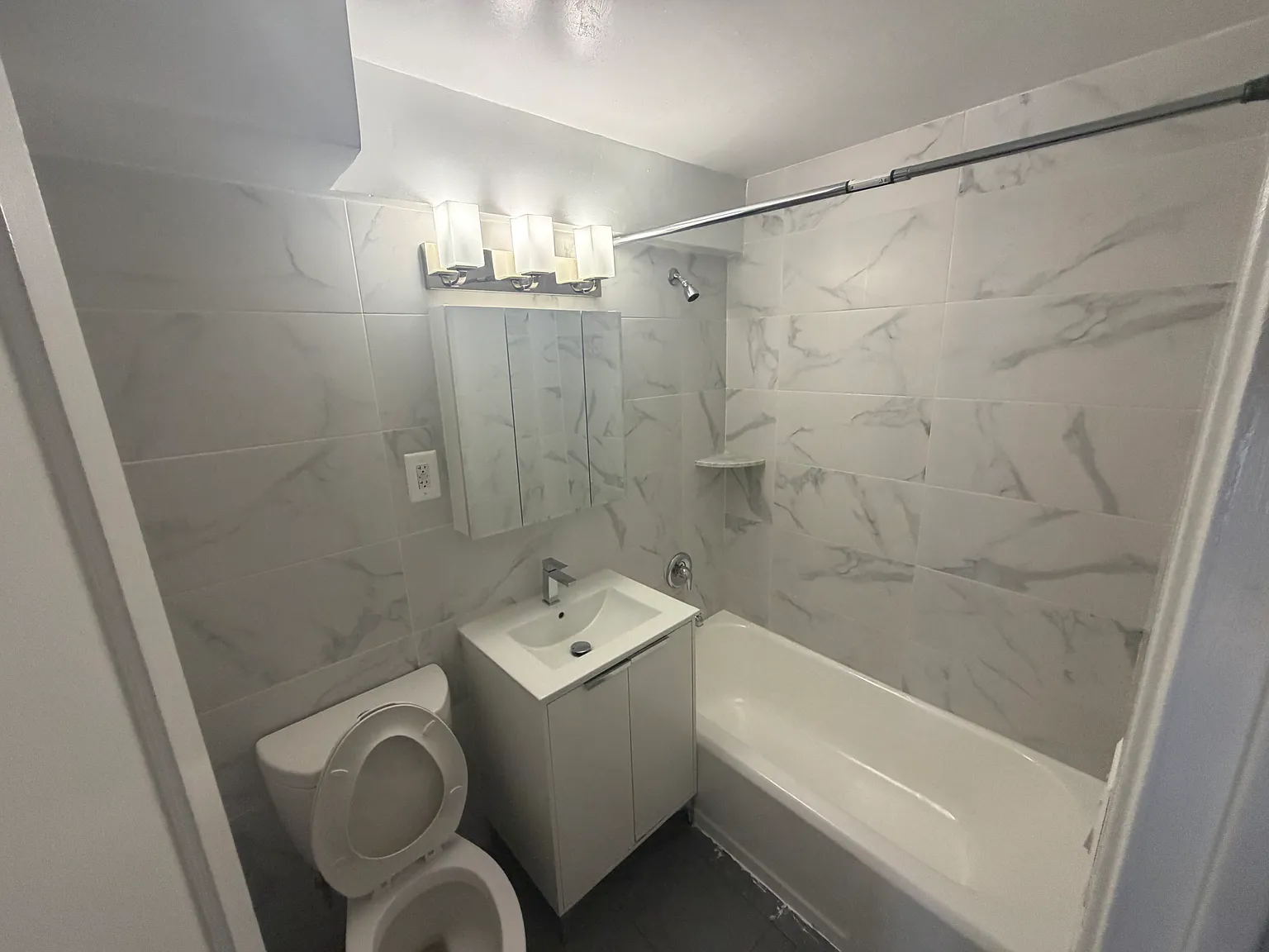 1 bed, 750 sqft, $2,350 — Photo 3