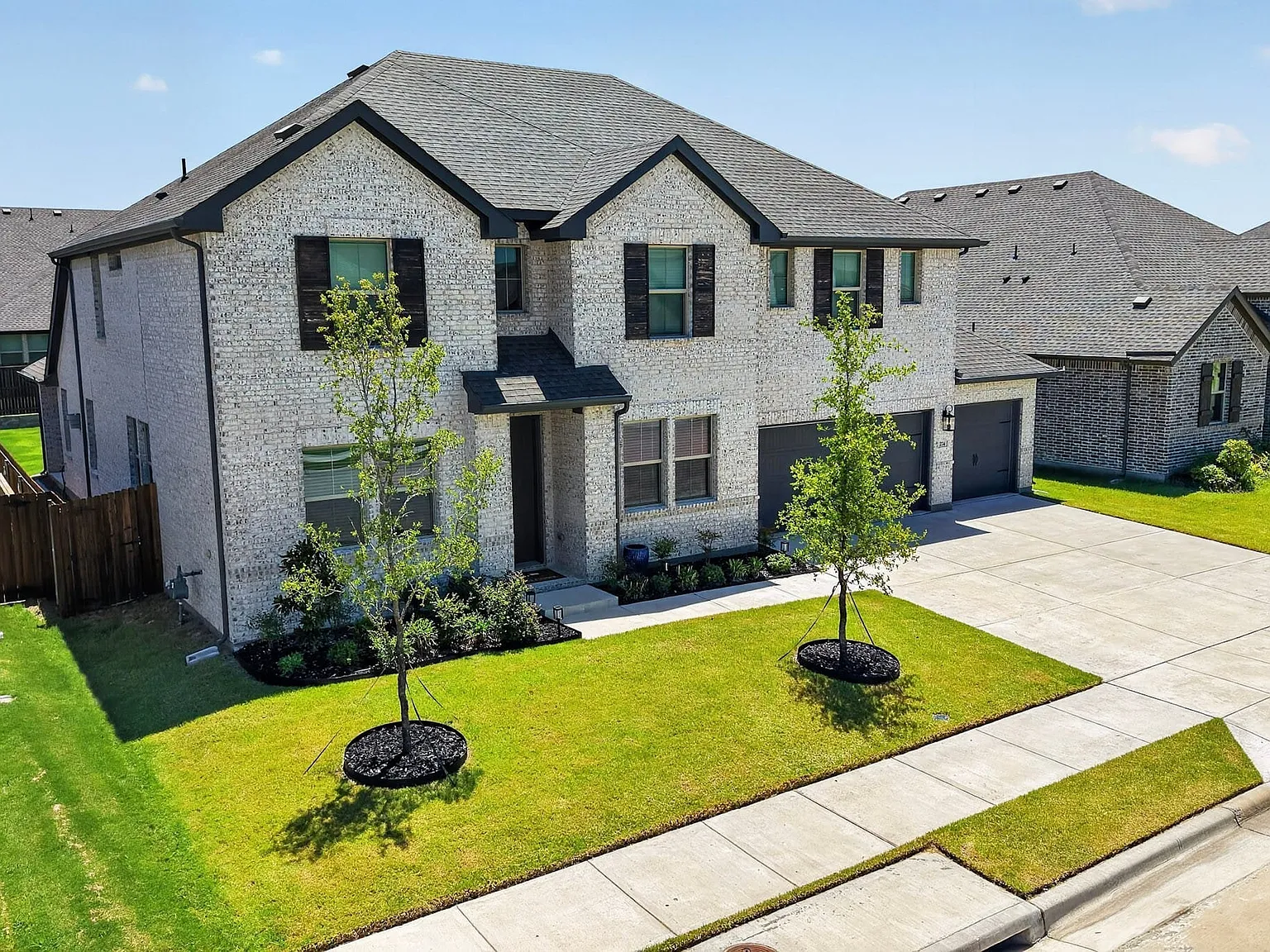 5 bed, 4.5 bath, 3716 sqft, $3,800 — Photo 2