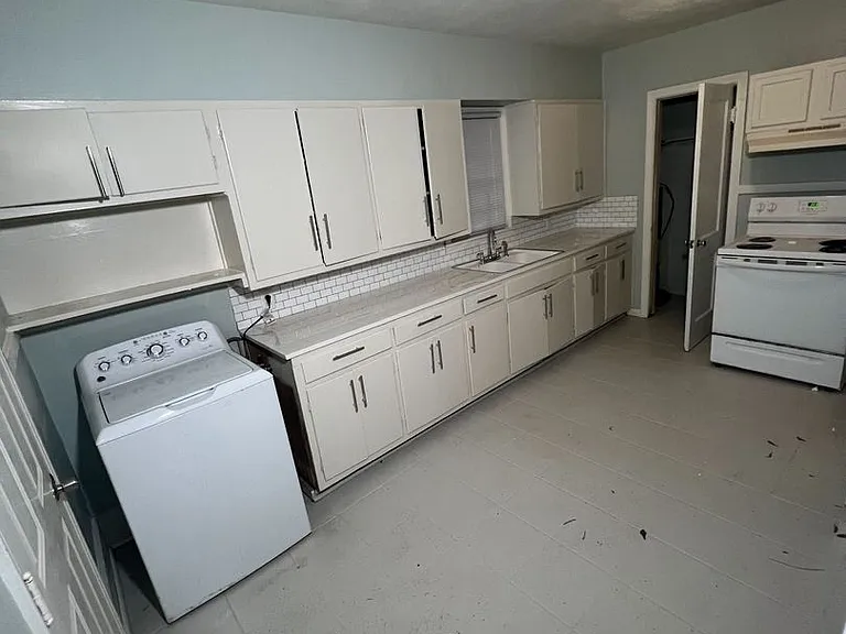3718 Northbrook Dr — Photo 3