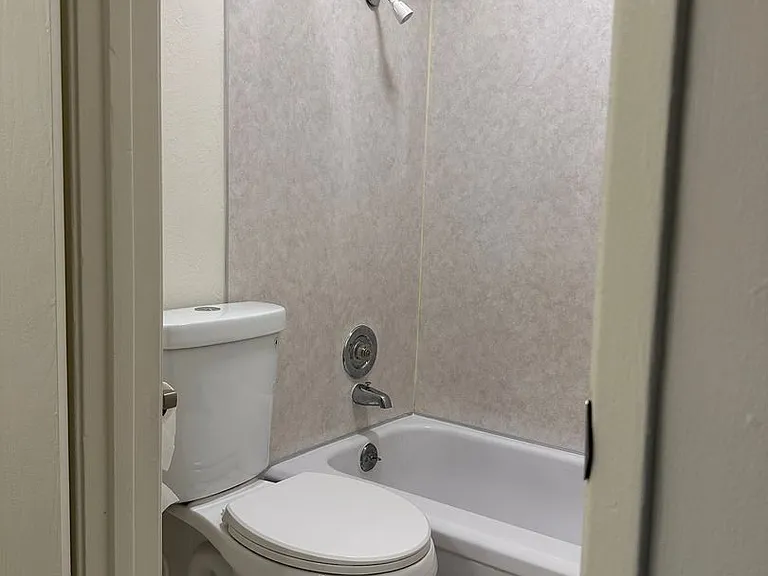1808 H Street Apartments — Photo 2