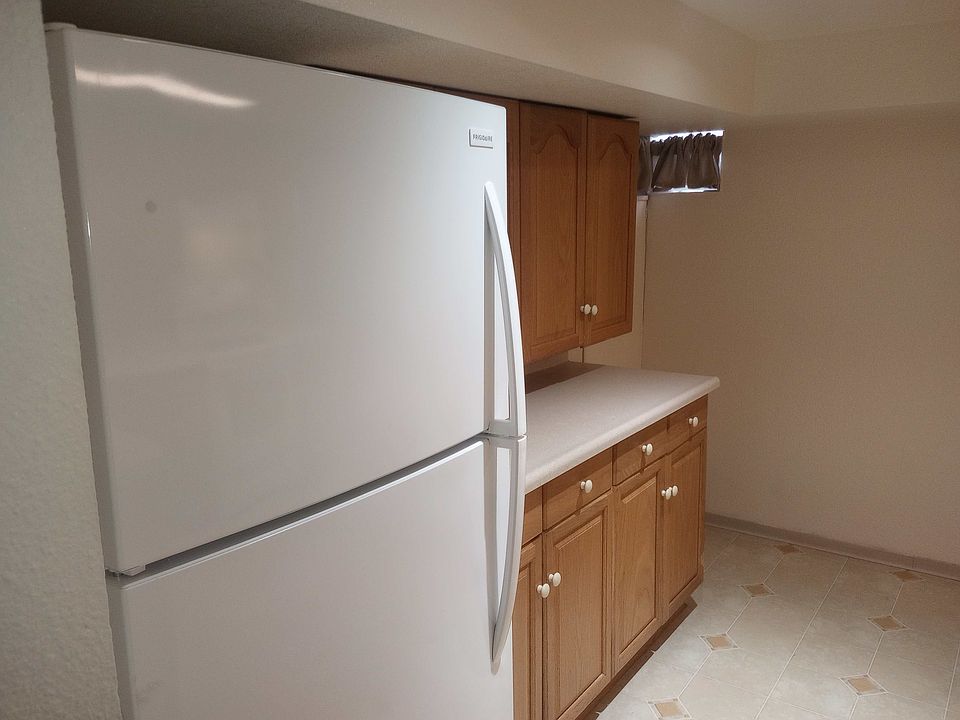 1st image of 725 N Rainier Ave