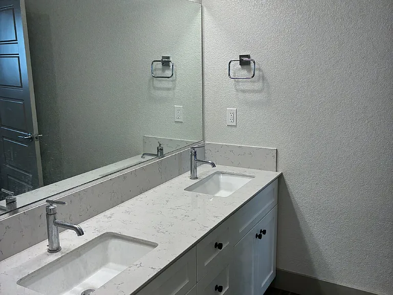 2418 Bastidas Dr — Photo 14