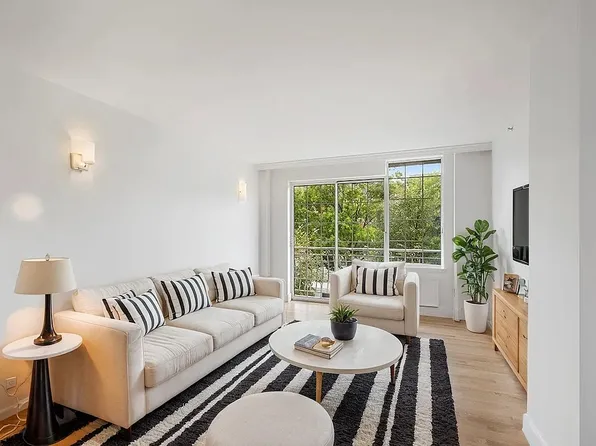 423 Ocean Parkway image 1 of 7
