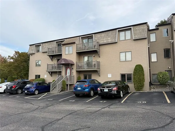 35 Village Ct #35, West Warwick, RI 02893