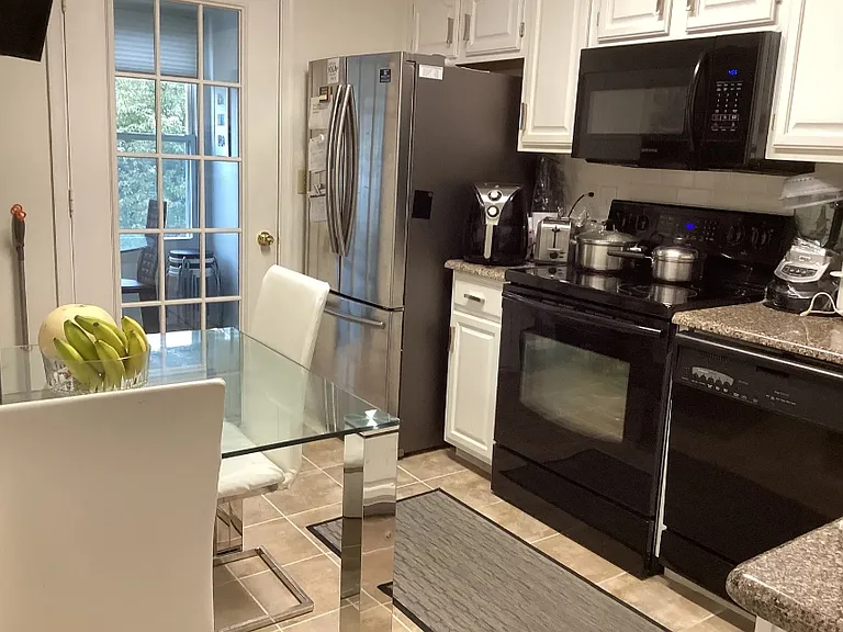 701 Country Place Dr #B — Photo 8