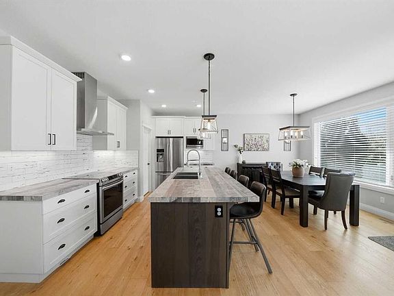 4th image of 110 N Longmire Close
