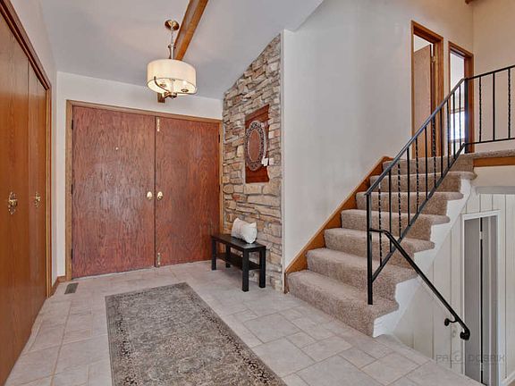 3rd image of 259 E Oaksbury Ln