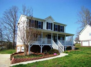 574 Twin Valley Dr, Clemmons, NC 27012