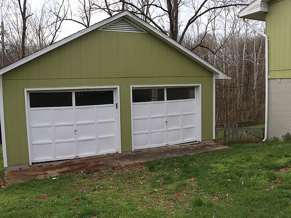 Detached garage