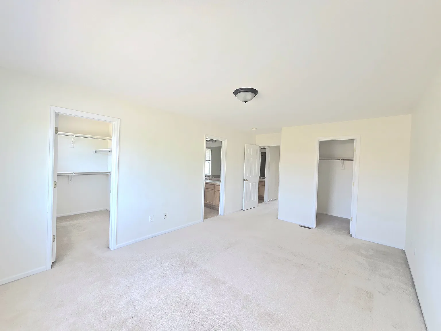 5 bed, $3,300 — Photo 3