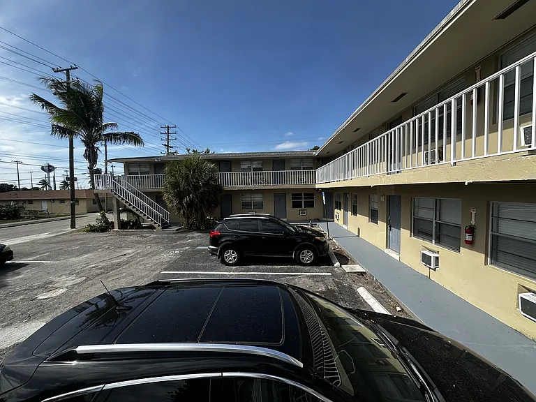 225 S B St #3 — Photo 13
