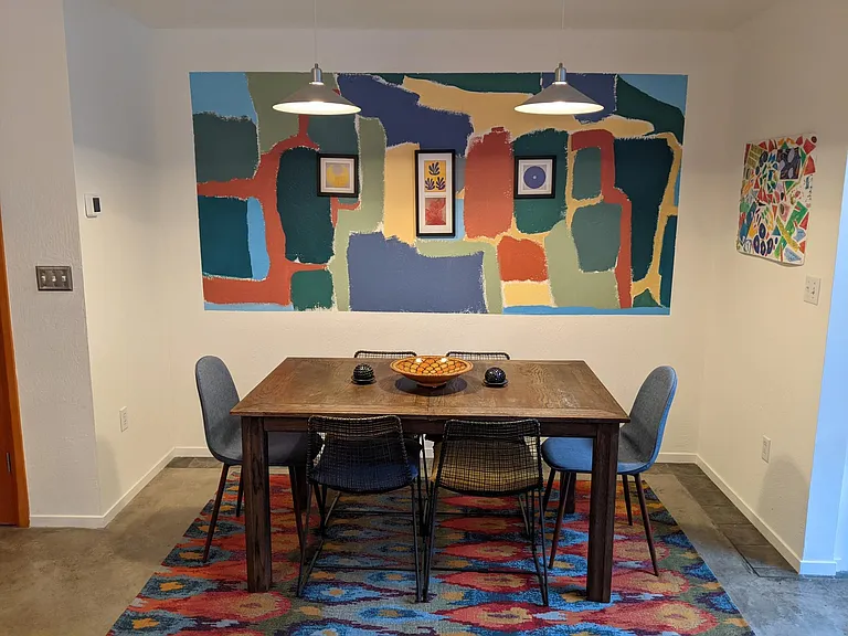 Dining nook, seats 6-10