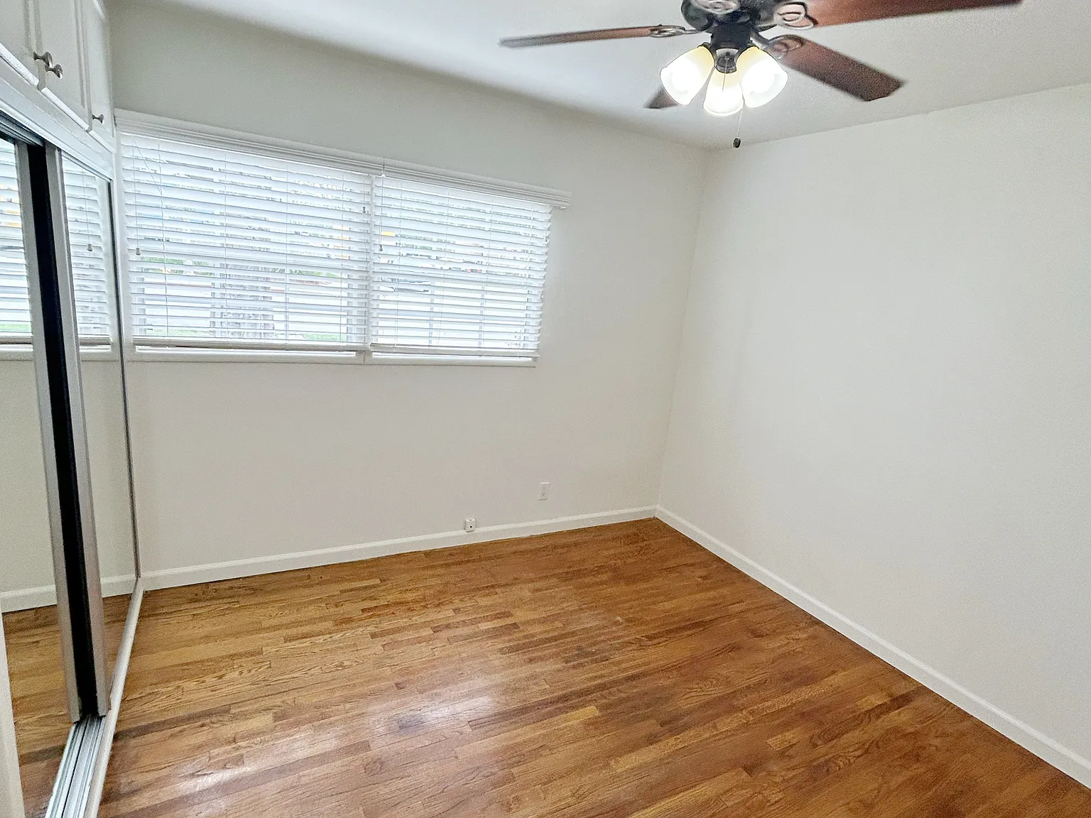2 bed, 900 sqft, $2,200 — Photo 4