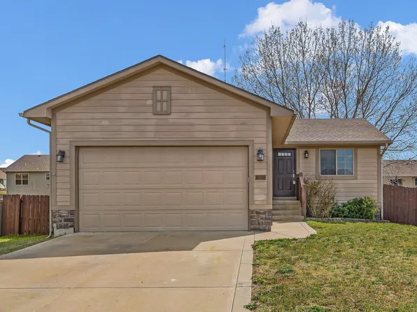 1013 Dagen Ln, Junction City, KS 66441