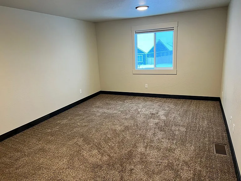 1223 Edwards Ln — Photo 10