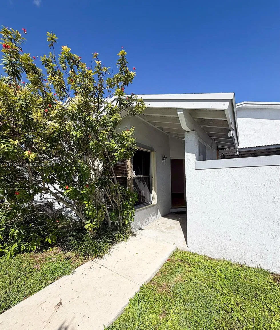 6477 SW 152nd Pl — Photo 3