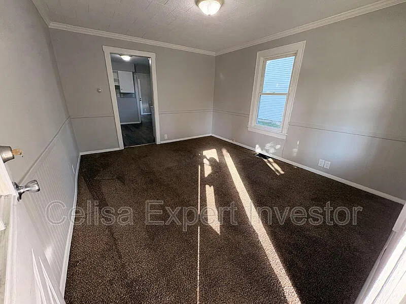 2 bed, 1.0 bath, 1024 sqft, $1,000 — Photo 2