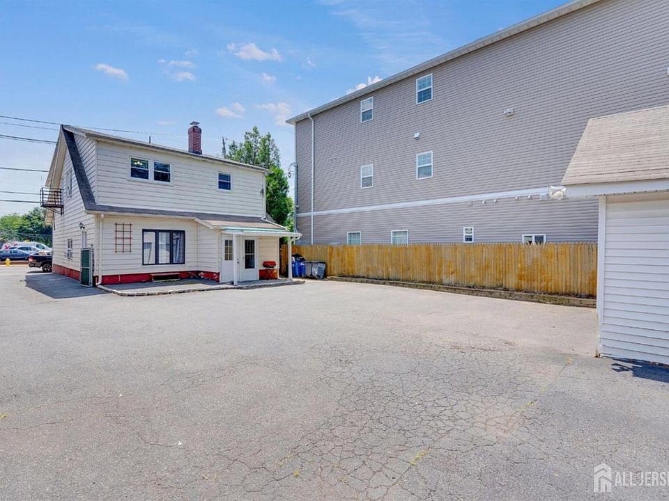 1st image of 106 Broughton Ave