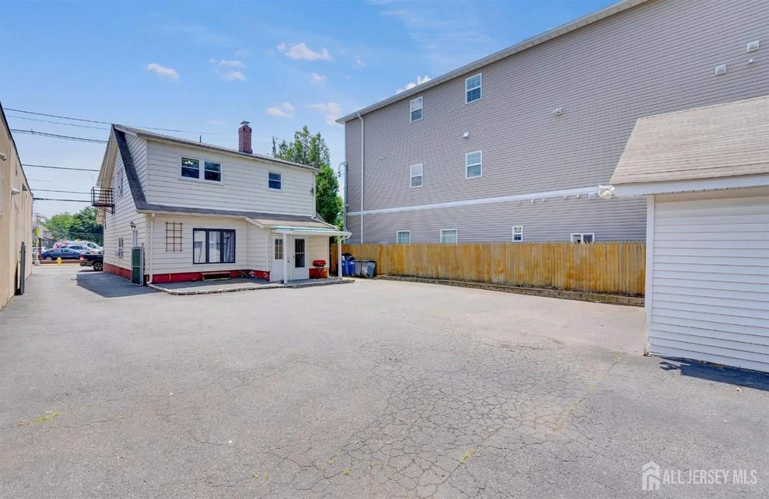 106 Broughton Ave photo 1
