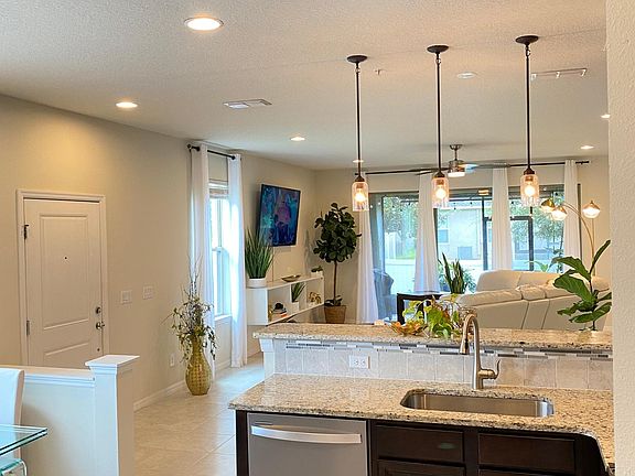 4th image of 1100 Pavia Dr