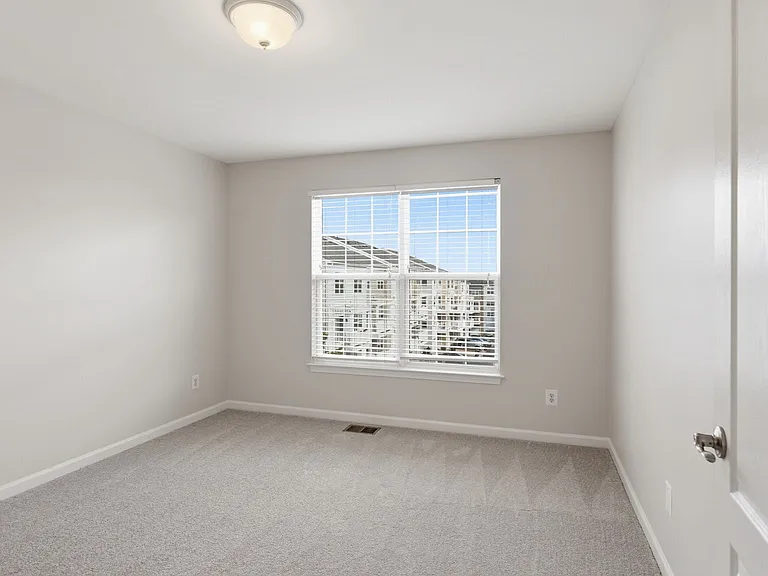 15360 Kensington Park Dr — Photo 25