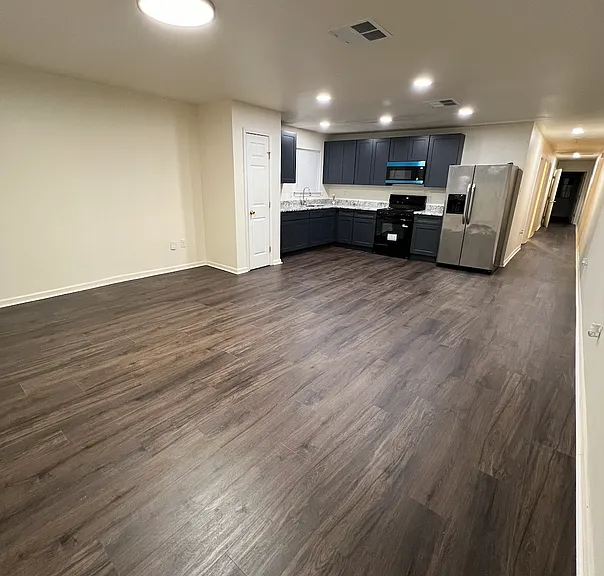 3923 Roneagle St — Photo 1