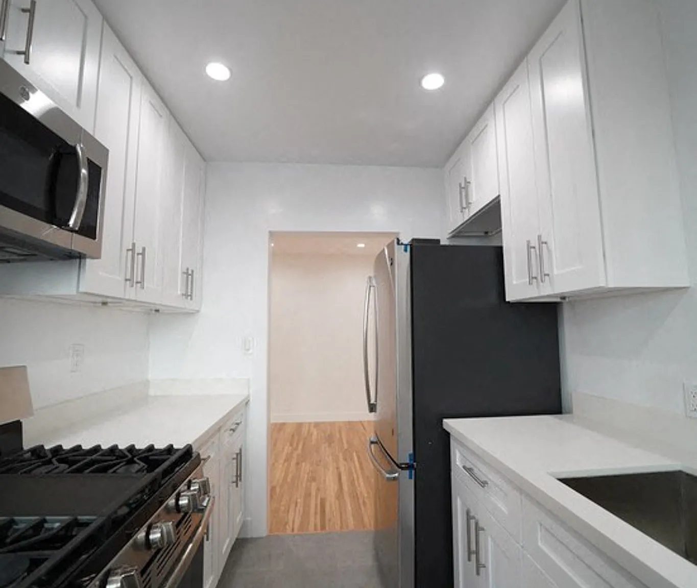 852 S. Lucerne Blvd. — Photo 2