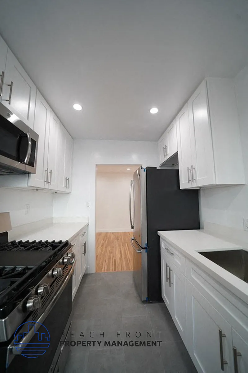 Building Photo - 852 S Lucerne Blvd