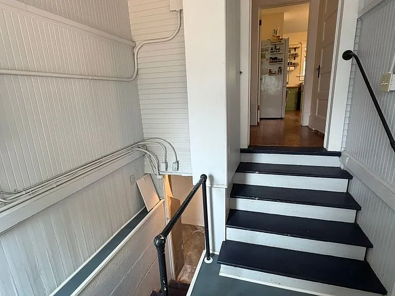 1424 W Franklin St — Photo 27
