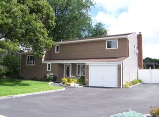 73 Riviera Dr, Selden, NY 11784