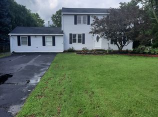 6016 County Road 41 APT A, Farmington, NY 14425