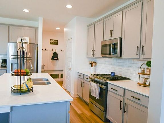 5th image of 3703 Gilmore Pl