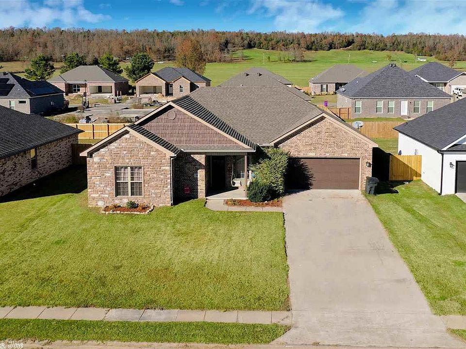 1st image of 17 Aspen Creek Dr