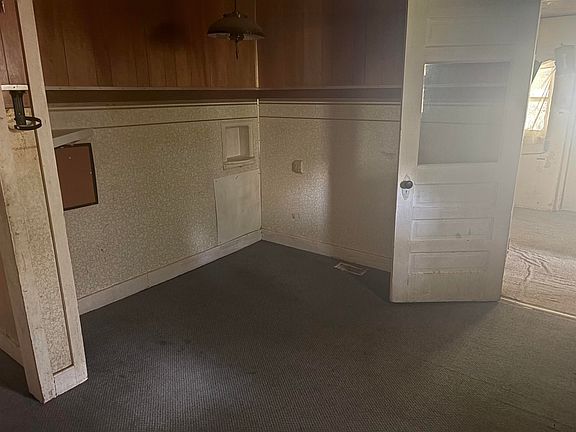 5th image of 703 N Exchange St