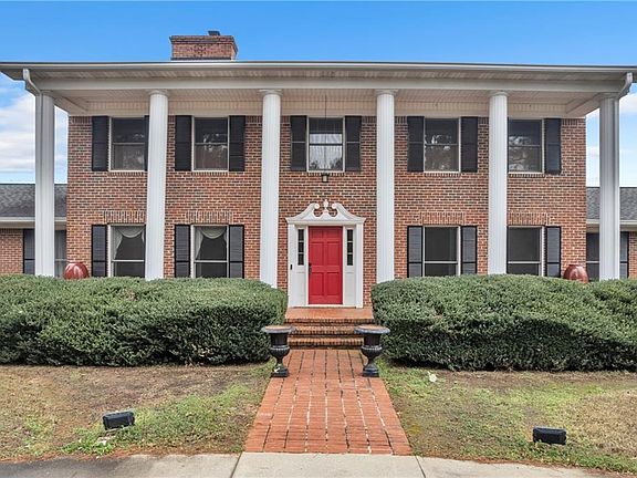 2nd image of 838 Conyers Rd