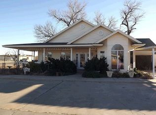 910 12th St, Shallowater, TX 79363