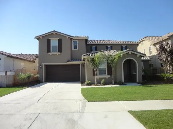2327 W Robin Ave, Visalia, CA 93291